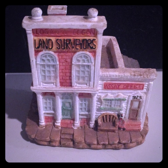 Miniature house by International Resourcing - Picture 1 of 6